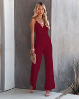 Audriana | Zomerse Kanten Jumpsuit voor Dames | Kanten Mouwloze Jumpsuit met Diepe V-hals | Avondoutfit | Sexy en Geraffineerd | Flatterend Silhouet | Katoen en Polyester | Verkrijgbaar in Kleuren: Wit, Zwart, Rood, Donkerblauw, Maten S-2XL