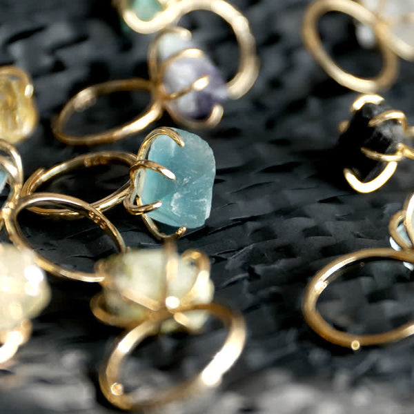 Zes-Klauwen Verstelbare Ring met Natuurlijke Kristal – Liora