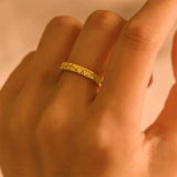 Stijlvolle Gouden Honigring – Sienna