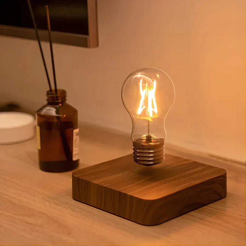Zwevende Gloeilamp met Walnoot Houten Basis – LevitaLux
