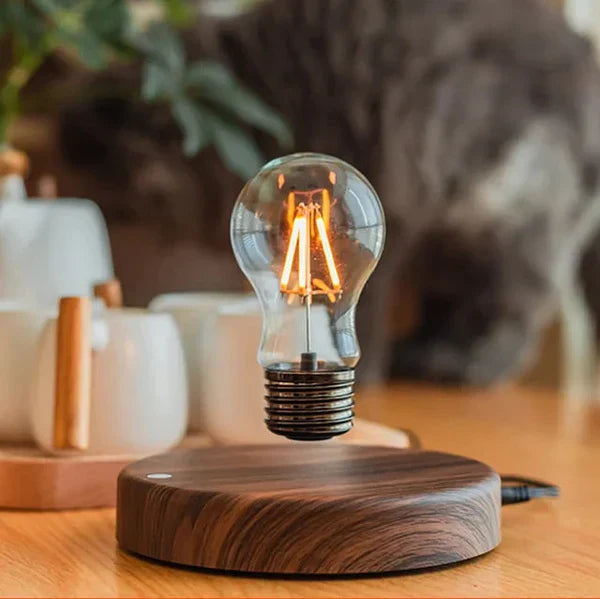 Zwevende Gloeilamp met Walnoot Houten Basis – LevitaLux